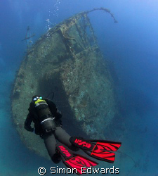 Chrisoula K / Marcos . stern view 12m deep .. Nikon D200 ... by Simon Edwards 